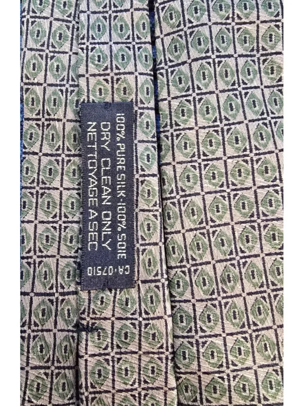 Giorgio Armani Cravatte 100% Silk Tie Italy CA07510 Green Gold Geometric Pattern